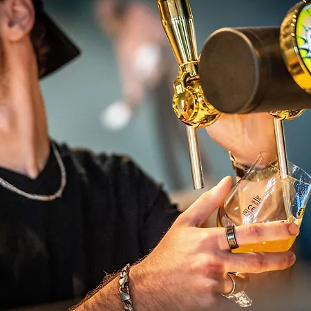 Greet Tinqueux Hotel 3*