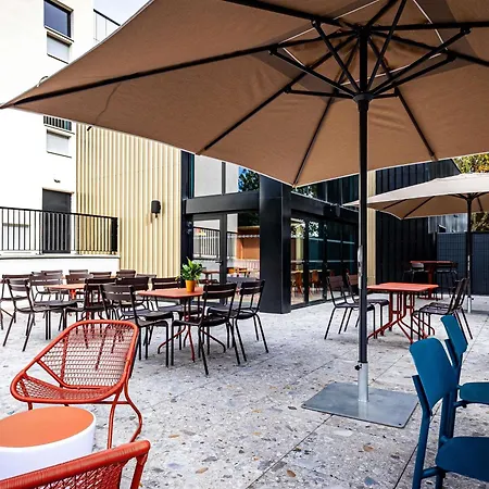 Greet Tinqueux Hotel 3*